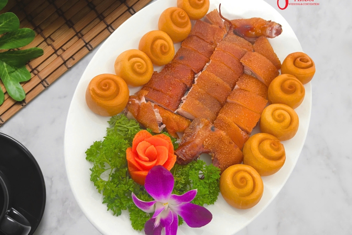 Heo Sữa Quay - Bánh Bao